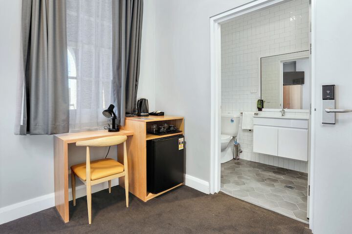 Room 21 of 48