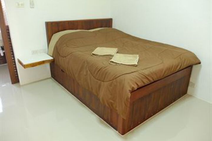 Room 16 of 40