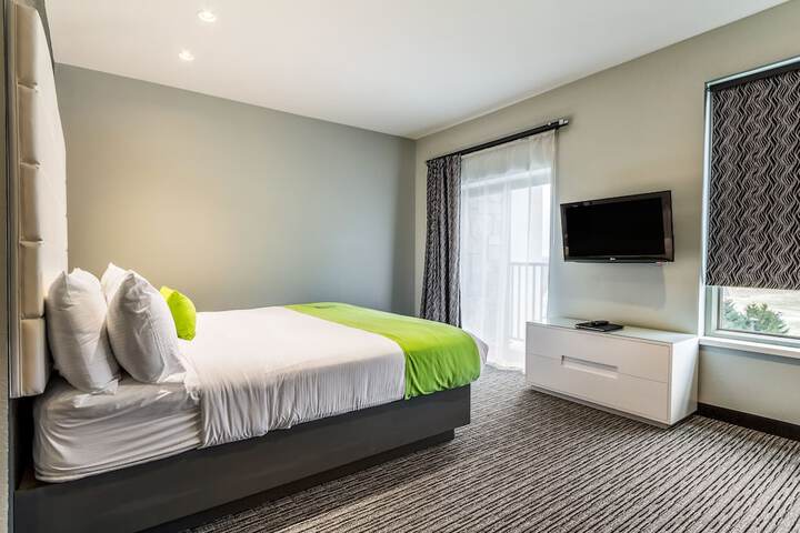 1 King Bed (8 of 11)