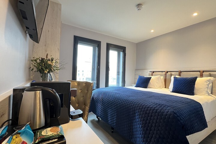 Room 15 of 33