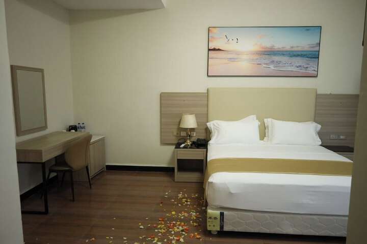 Room 2 of 6