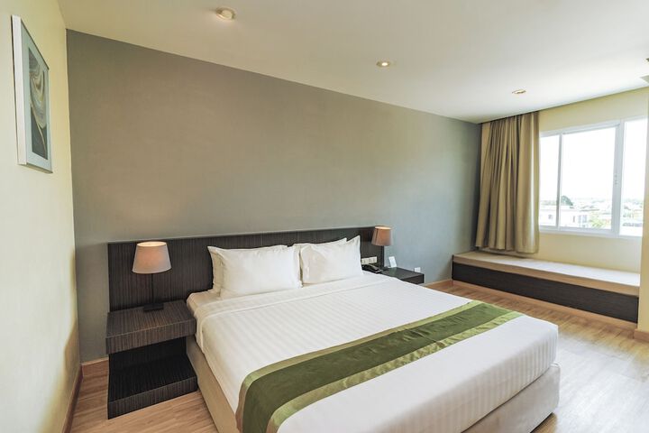 Room 10 of 34