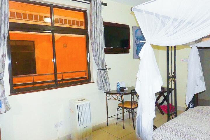 Room 16 of 40