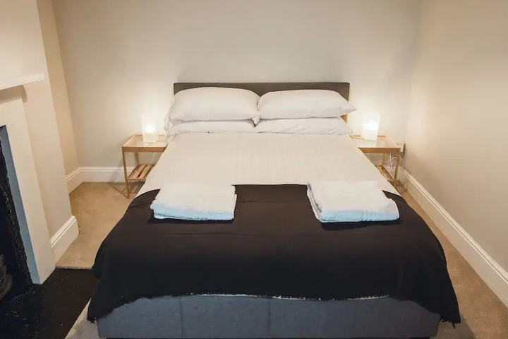 Room 3 of 12