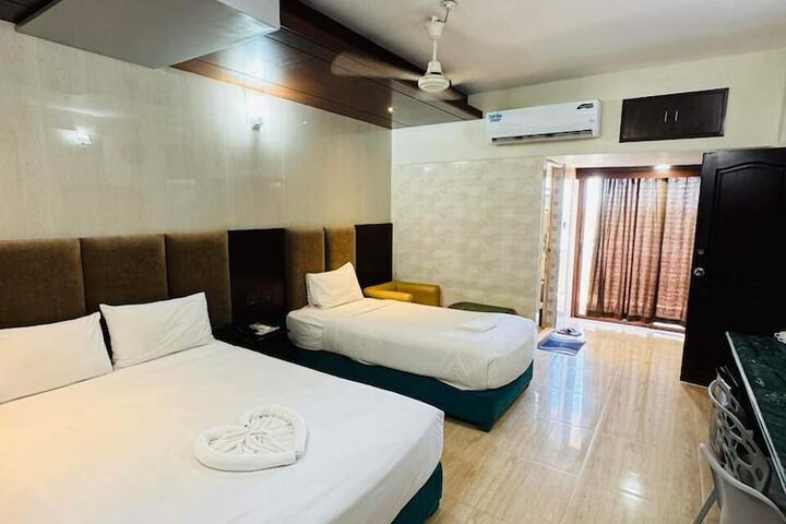 Room 3 of 8