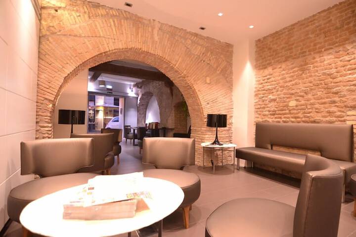 Entrance & Lobby