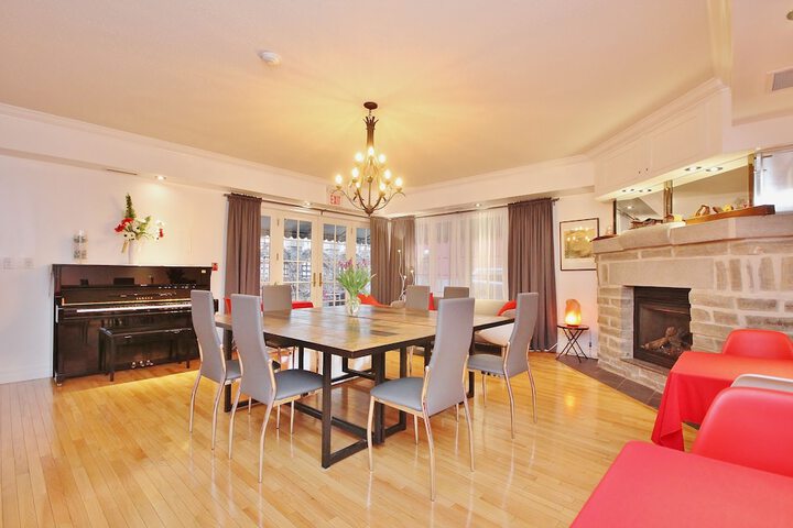 Lounge 50 of 72
