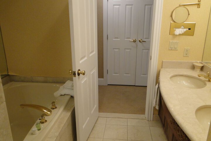 Room 4 of 37