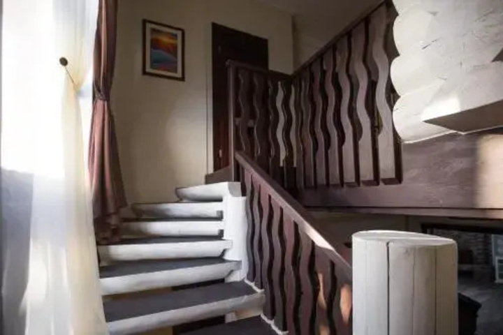Room 2 of 7