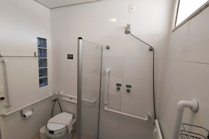 Room 42 of 145