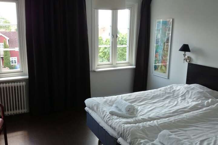 Room 2 of 6