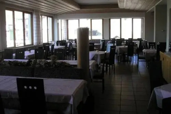 Dining 13 of 15