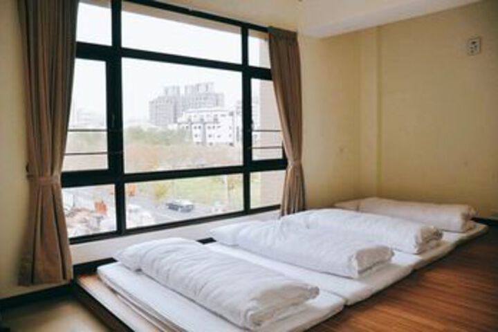 Room 8 of 17