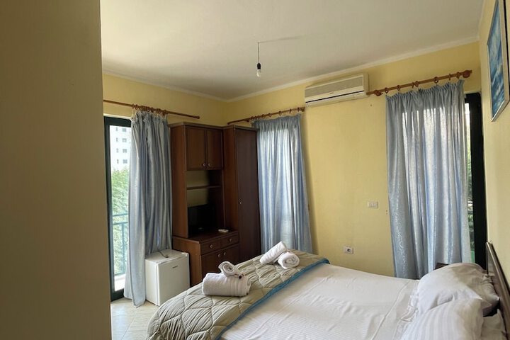 Room 6 of 31