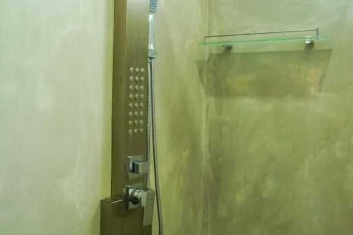Room 4 of 6