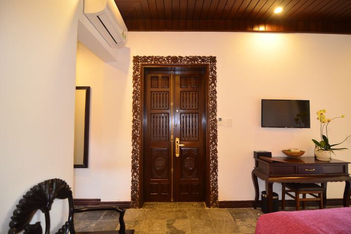 Room 25 of 113