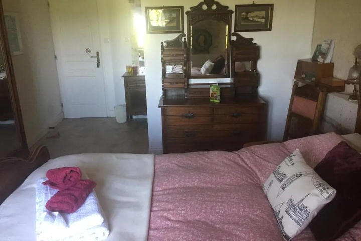 Room 3 of 10