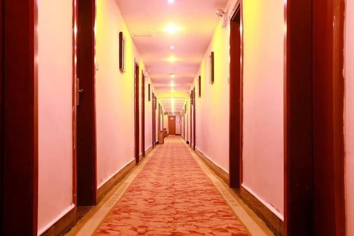 Ballroom/Hall 18 of 20