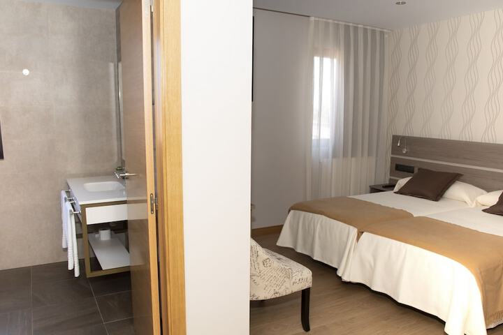 Room 13 of 38
