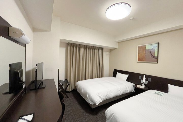 Room 4 of 35