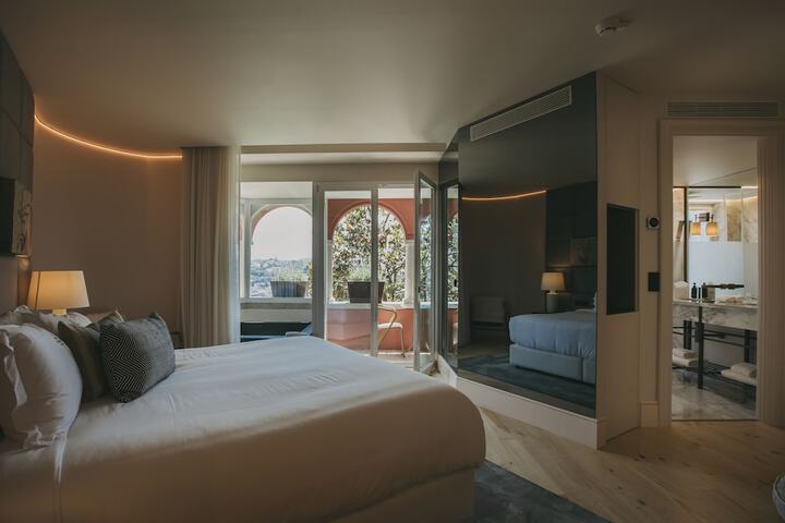 Room 46 of 204