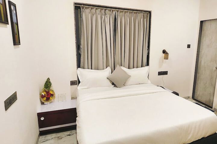 Room 4 of 11