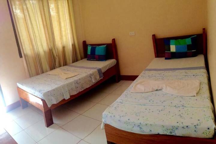 Room 13 of 40