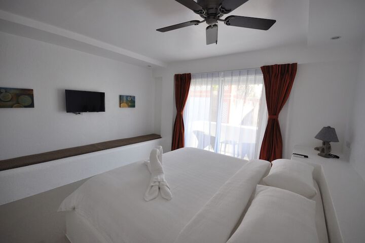 Room 8 of 296