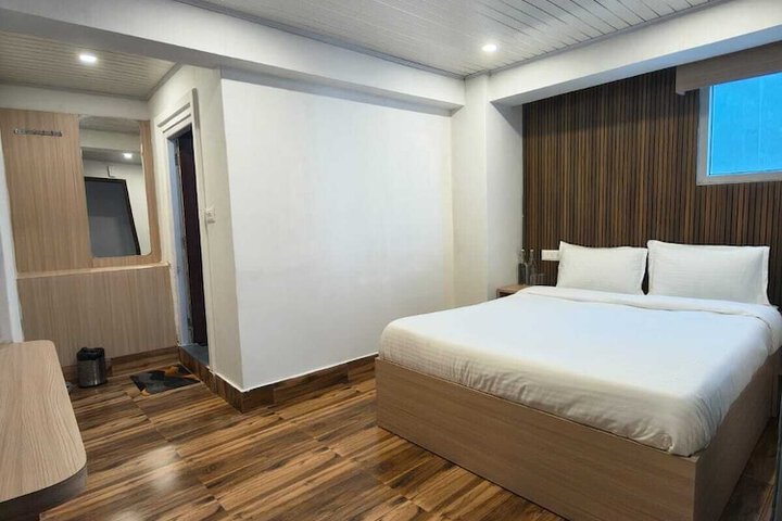 Room 11 of 26
