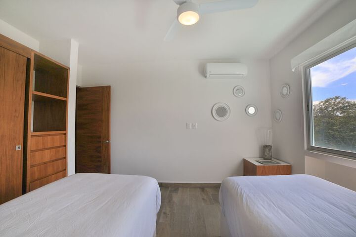 Room 6 of 34