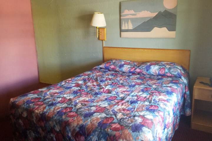 Room 2 of 28