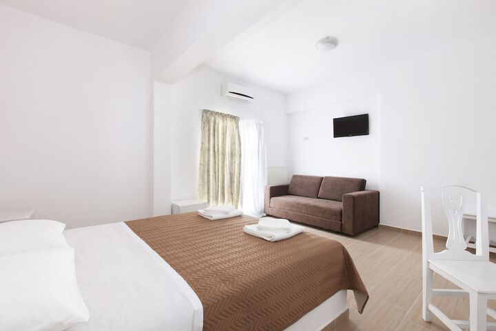 Room 35 of 83