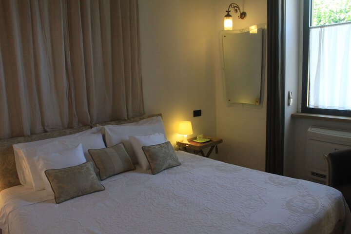 Room 5 of 50