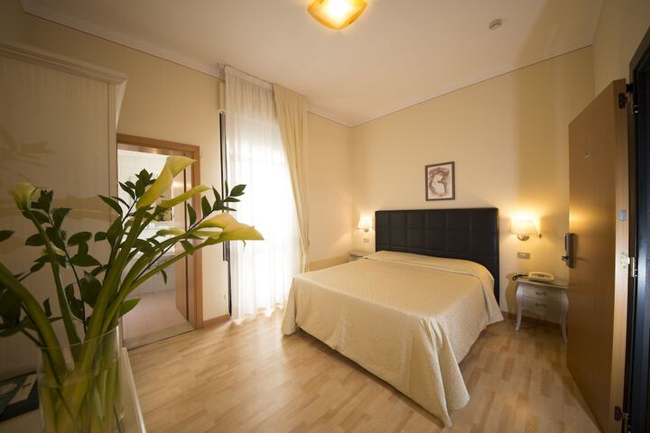 Room 6 of 35