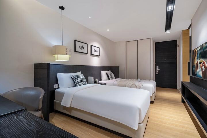 Room 12 of 61
