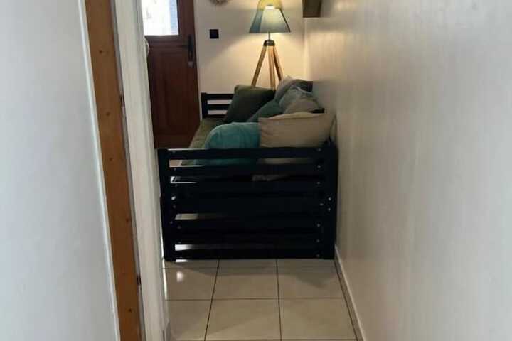 Room 10 of 27