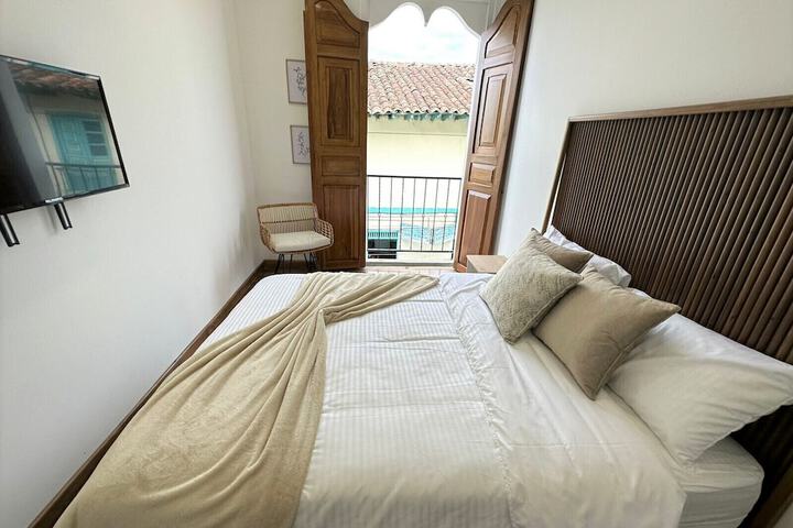 Room 7 of 19