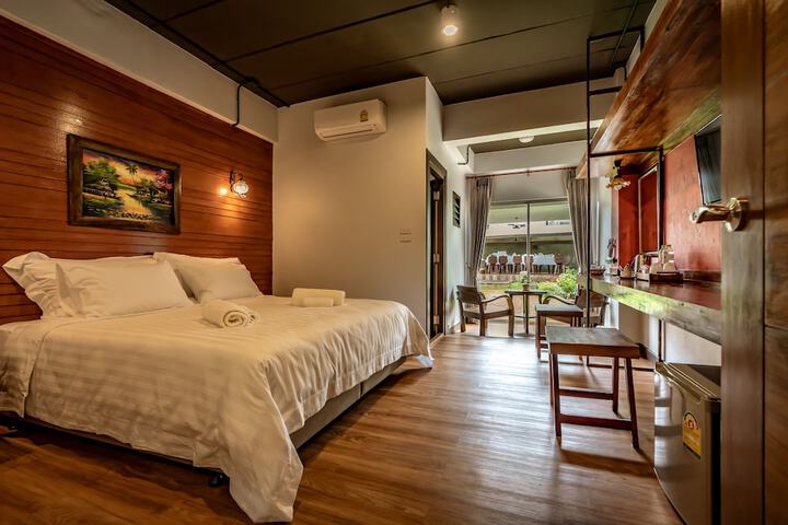 Room 5 of 19