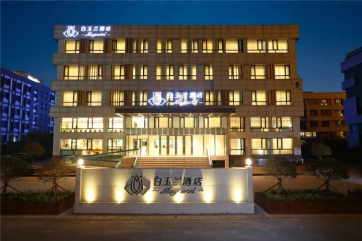 Magnolia White Hotel