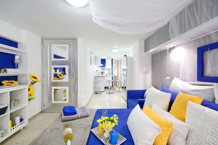 Room 12 of 77