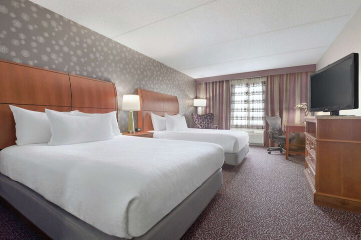 2 Queen Beds (6 of 10)