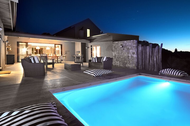 Pool Hotel