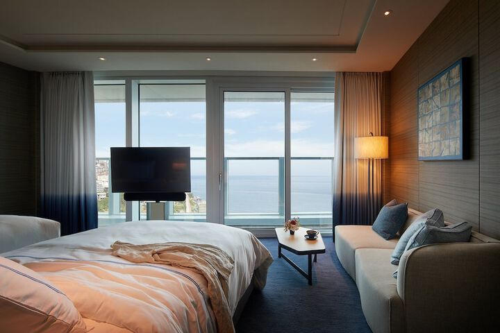 Room 10 of 106