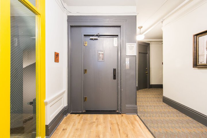 Ballroom/Hall 17 of 20