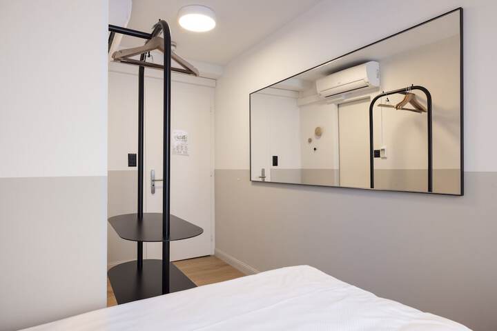 Room 53 of 81
