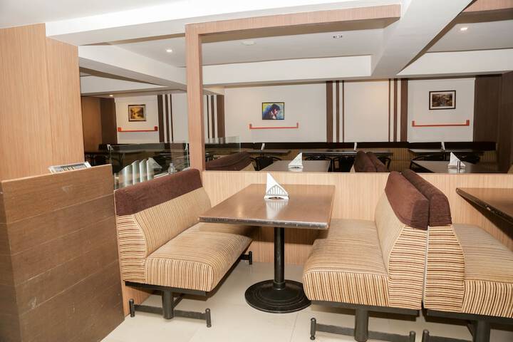 Lounge 65 of 79
