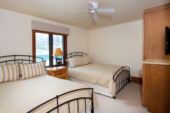 Room 8 of 40