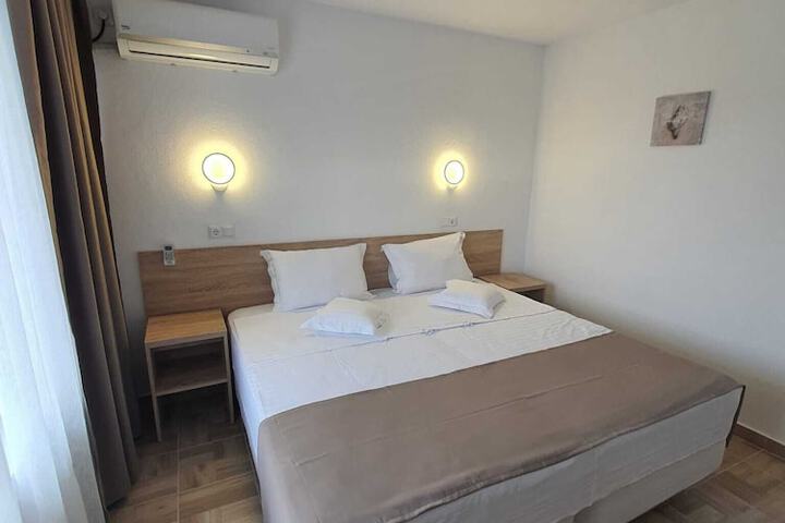 Room 9 of 11