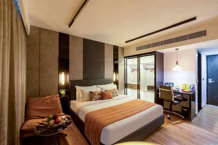 Room 2 of 8