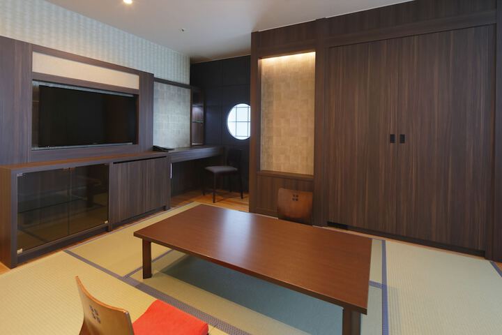 Room 4 of 72